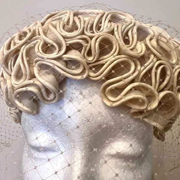 Vintage Strawbridge & Clothier Veiled Fascinator Hat - Picture 2 of 7
